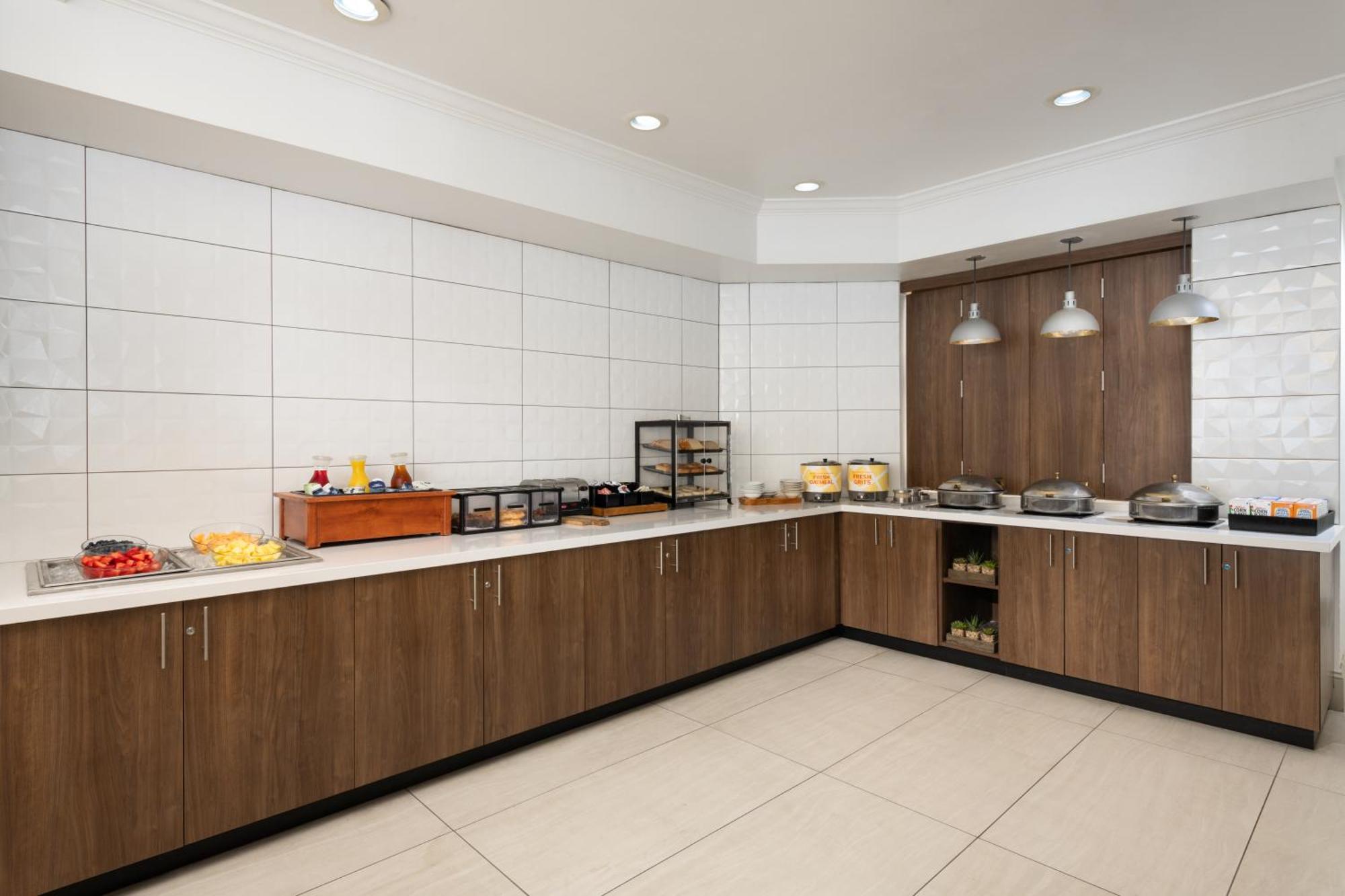 Hilton Garden Inn Tallahassee Ngoại thất bức ảnh
